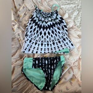 Justice Black and White Green sequence in front Geometric Tankini / Bikini 10
